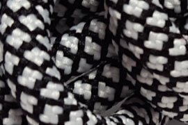 Czarna siatka białe kwadraciki